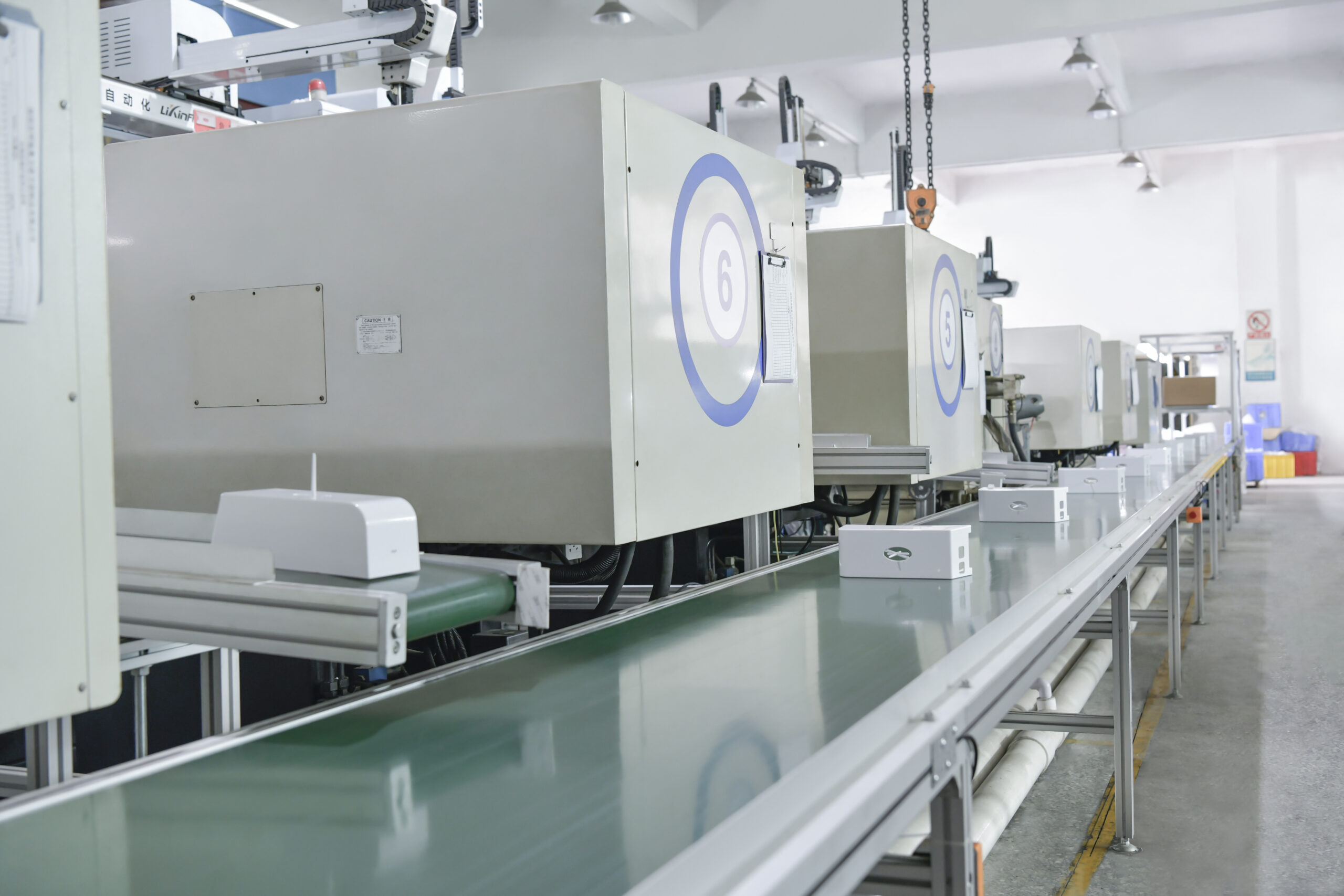 Aolq automated injection molding line producing hygiene dispenser products with high precision and efficiency
